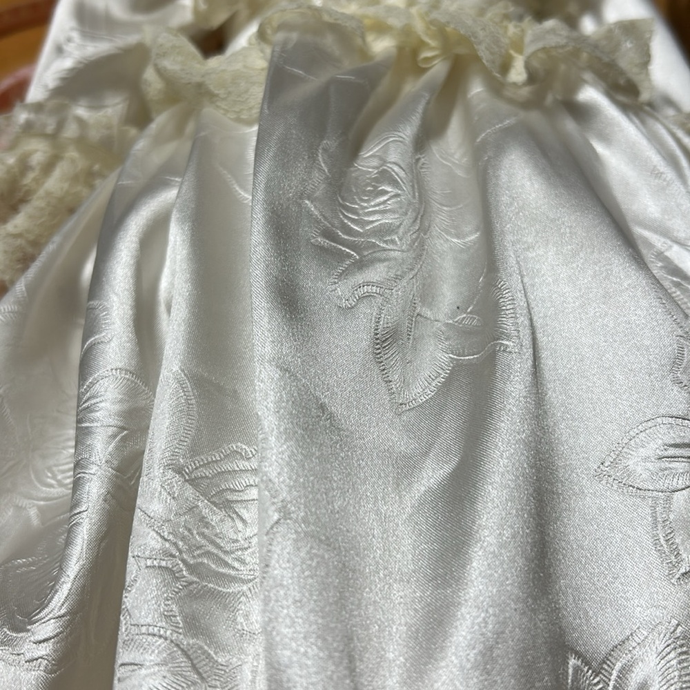 Beautiful Doll - Picture 9 of 10